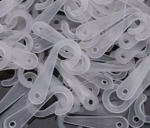 Plastový háček 126x (100 ks) (1)